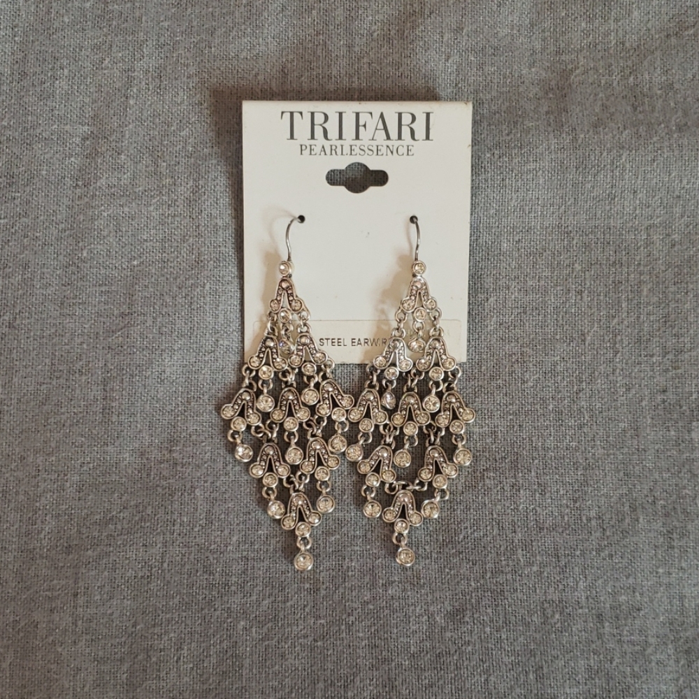 Chandelier earrings